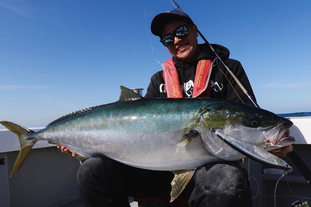 九州若手のショータ 18キロのブリ 遊漁船サンライズ 新海 玄界灘の釣り