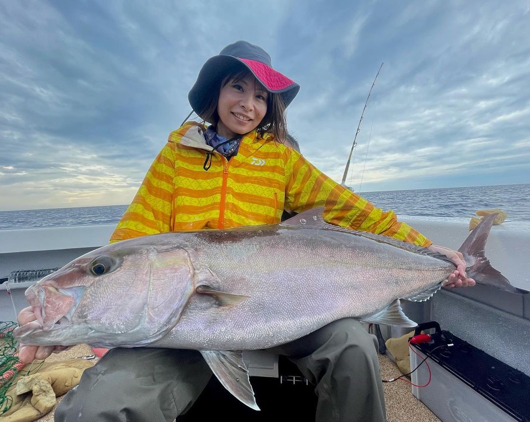 膝乗せサイズのヒラマサ | 遊漁船サンライズ／新海／玄界灘の釣り