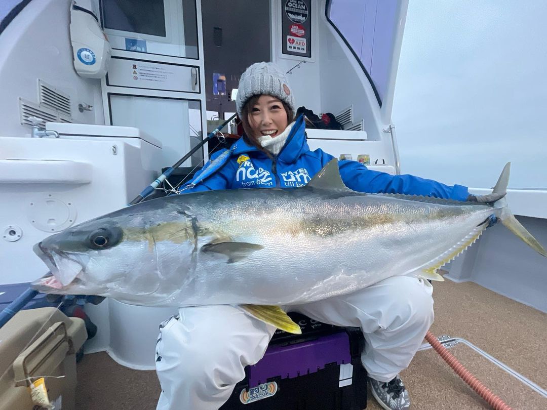 またまたっ女性アングラー 遊漁船サンライズ 新海 玄界灘の釣り